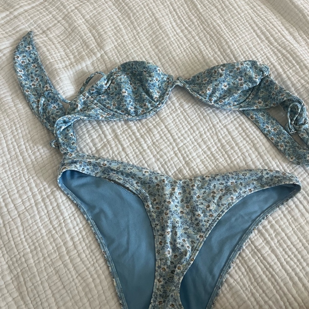 Abercrombie bikini. Top L bottoms M